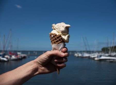 eat ice cream on vacationの写真素材