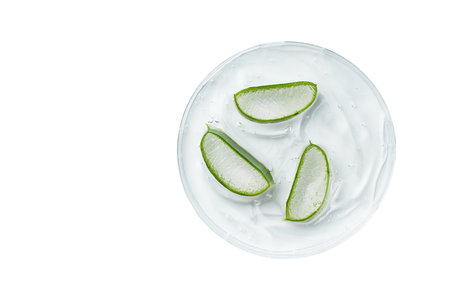 Aloe Vera slices with aloe gel on petri dish on white background. Aloe vera herbal medicine. Natural cosmetics background with copy space.の写真素材