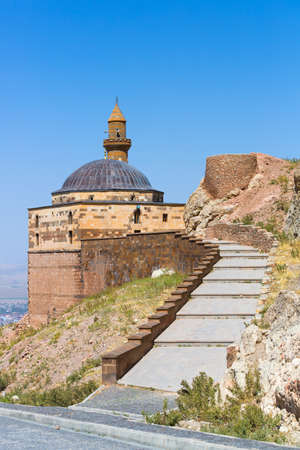 Dogubayazit, Turkey, 08.25.2014: Eski Bayezid Cami mosque in the rocks and the ruins of an ancient fortress near the Ishak Pasha Palace. Turkey's historical area near the border with Iranのeditorial素材