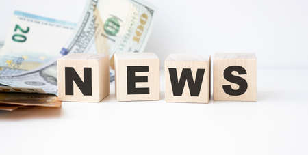 Wooden news sign on a table in an officeの写真素材