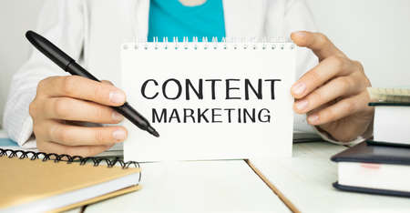 Handwriting of Content Marketing word in notebook on the wood tableの写真素材