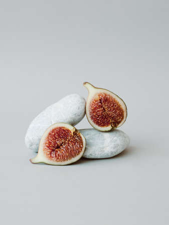 Ripe figs on a gray background. minimal concept. place for text.の写真素材