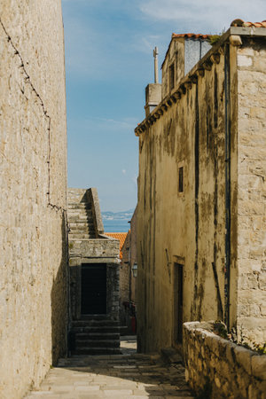 Amazing view of Dubrovnik old town in a sunny day. Travel destination in Croatia.の素材 [FY310214579353]