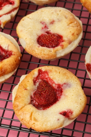 Strawberry and white chocolate cakesの写真素材