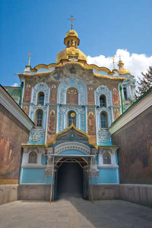An entrance to an orthodox church in Kiev.のeditorial素材