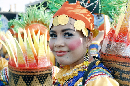 MANILA APRIL 16: Contingent in The Aliwan Fiesta on April 16, 2016 in Manila, Philippines.  Aliwan celebrated with cultural presentation & street dance competition.のeditorial素材