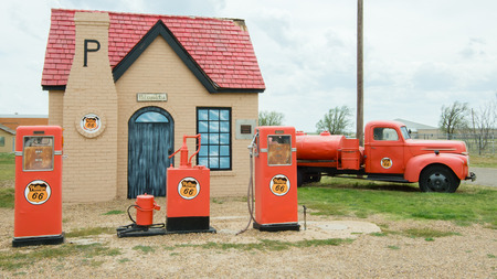 MCLEAN, TX USA - MAY 8, 2013  Historic Phillips 66 gas station on Route 66 のeditorial素材