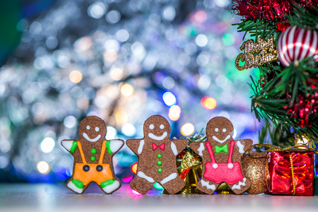 Cute gingerbread man with christmas tree and blurry sparkle background, close up, bokeh, text space(copy space)の写真素材