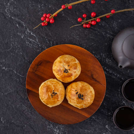 Mooncake for Mid-Autumn Festival holiday, top view design concept on dark wooden table, flat lay, overhead shotの写真素材