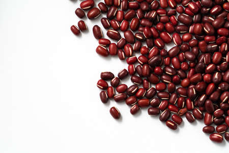 Top view of raw adzuki red bean isolated on white table backgroundの写真素材