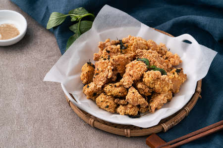 Close up of delicious fried popcorn chicken food in Taiwan for famous night market street food delicacy.の写真素材