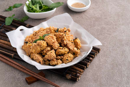 Close up of delicious fried popcorn chicken food in Taiwan for famous night market street food delicacy.の写真素材