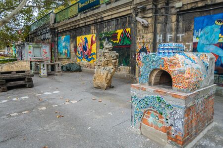 VIENNA, AUSTRIA - OCTOMBER 21, 2018: Beatifull street art in the Viennaのeditorial素材