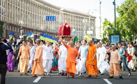 Kyiv, Ukraine, may 26, 2019. Ratha Jatra festival on Khreshchatyk street. Hundreds of Krishna devotees dancing and chanting Holy namesのeditorial素材