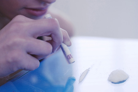 Woman snorting cocaineの写真素材