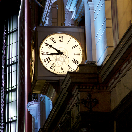 Clock light up at night, NYCの写真素材