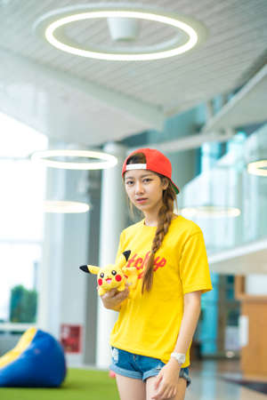 BANGKOK, THAILAND - August 14,2016:  Trainer girl playing pokemon , pokemon ball ,Lighting with sun flareのeditorial素材