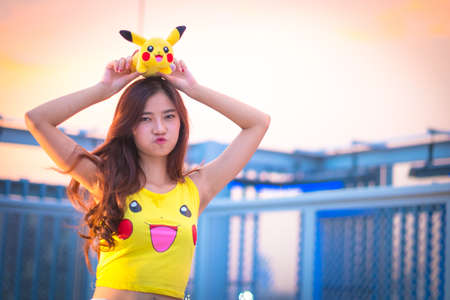 BANGKOK, THAILAND â August 24,2016:  Trainer  girl   playing pokemon , pokemon ball , Wear shirt pikachu ,Lighting with sun flareのeditorial素材