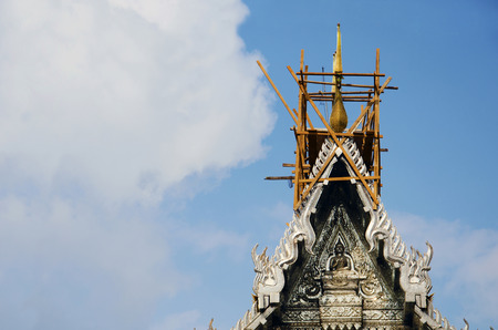 Repair of Thailand Temple in the sky as a backdrop の写真素材