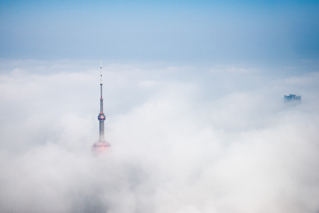 Shanghai Oriental Pearl TV Tower fog dayのeditorial素材