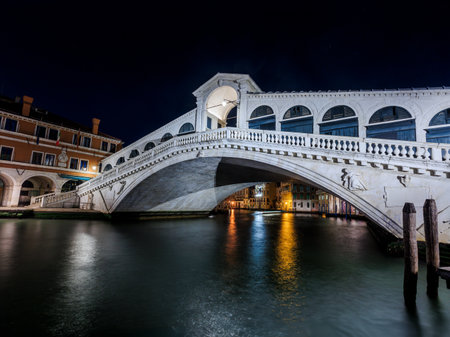 Nighttime Illumination of the Rialto Bridge Over the Grand Canal in Veniceの写真素材