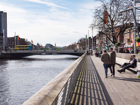People on the Liffey Boardwalk over the River Liffey in Dublin, Ireland.のeditorial素材