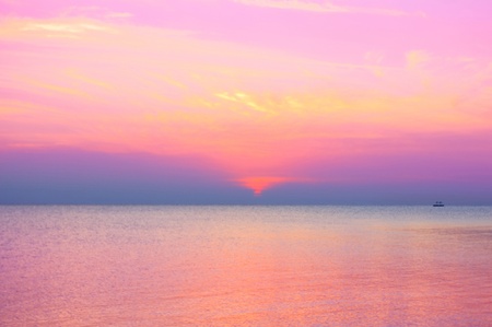 Sunrise Sky With Lighted Clouds の写真素材