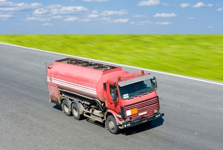 タンクローリーの写真 イラスト素材一覧 14 9件 ストックフォトのamanaimages Plus