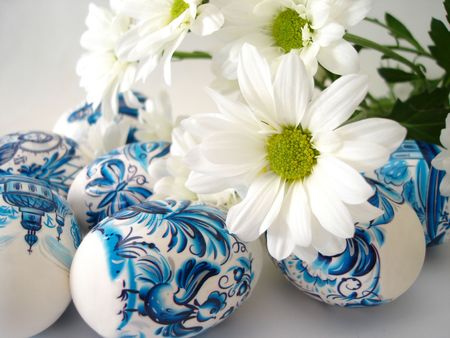 beautiful blue easter eggs with white flowers   の写真素材
