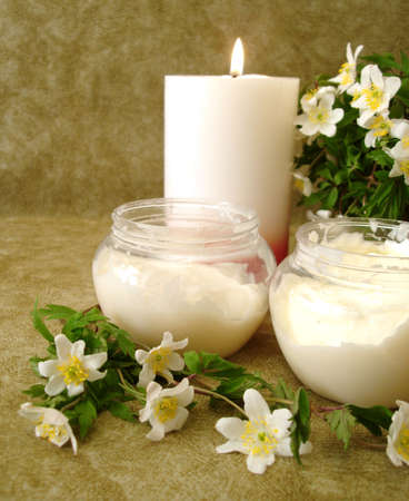 container of cosmetic moisturizing cream with white flowers の写真素材