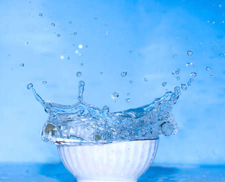close-up splash of blue fluid in plate の写真素材