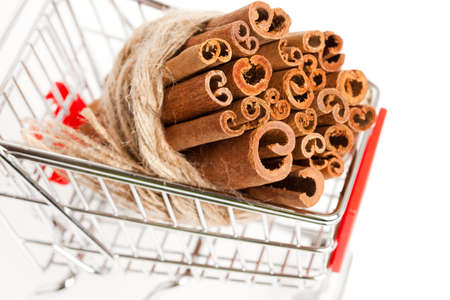 cinnamon stick in shopping basket の写真素材
