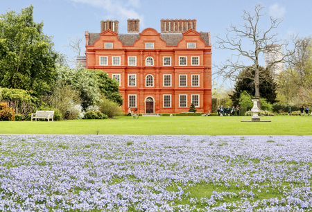 Beautiful day at the Orangery Kew Gardens with flowers in frontの写真素材