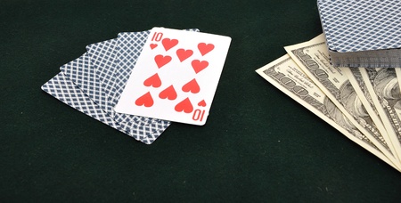 poker cards on green feltのeditorial素材