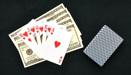 Royal flush from the poker cards on  green feltのeditorial素材