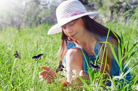 girl handed catches butterflies on a sunny dayの写真素材
