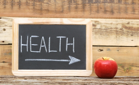 "health" word on blackboard with arrow show on red appleの写真素材