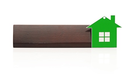 Keychain shaped like a house with a blank wooden banner on a white background の写真素材