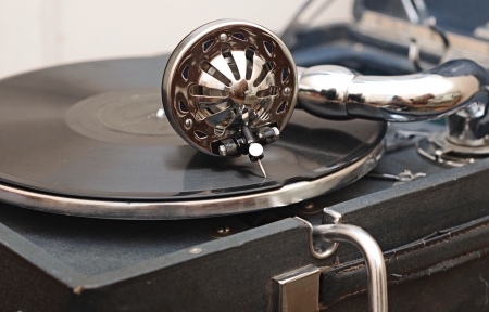 detail of a gramophone needle on a discの写真素材