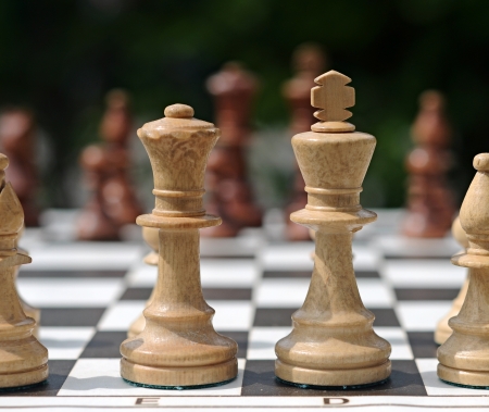 white chess pieces on the board の写真素材
