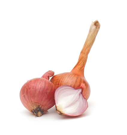 Red onion isolated on white background の写真素材