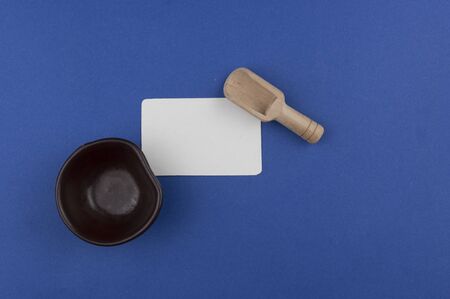 empty brown ceramic plates and wooden spoon, top viewの写真素材
