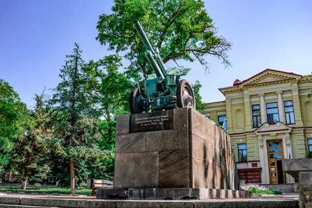 Kherson, Ukraine - July 22, 2020: Cannon - howitzer M-30, caliber 122 mm in the city square on Soborna street in Kherson. Memorable sign in honor of the liberation of Kherson from the fascist invadersのeditorial素材