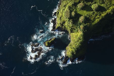 Aerial of rocky coast on Pacific ocean in Maui, Hawaii.の写真素材