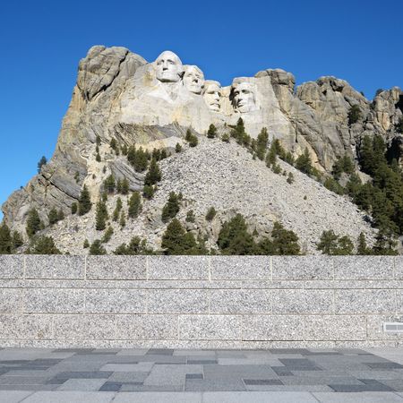 Front view of Mount Rushmore National Memorial from observation station.のeditorial素材
