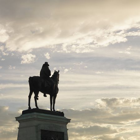 Equestrian statue silhouette in Washington, DC, USA.の写真素材