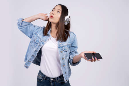 beautiful woman listening to music through an application on her phone.