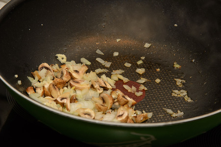 When cooking carbonara at home You have to fry chopped onion and mushroom first の写真素材
