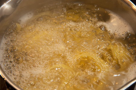 While you roast mushrooms, onion and bacon you have to boil pasta too の写真素材