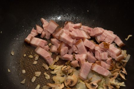 When cooking carbonara at home You have to roast chopped onion, mushrooms and bacon, mixing them diligently の写真素材